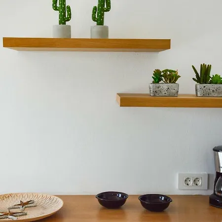 Hawk Stone אדאמאס