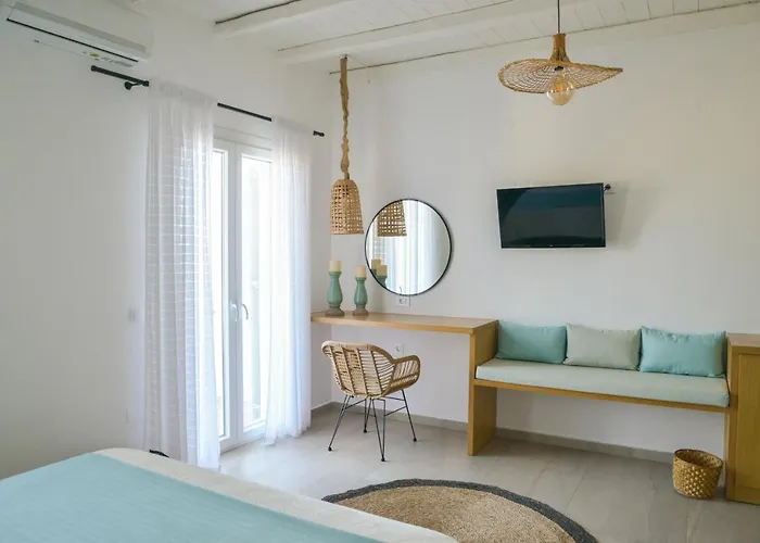 Hawk Stone Adamantas (Milos)