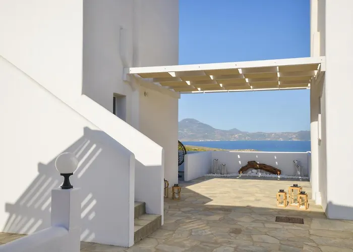 Hawk Stone Adamantas (Milos)