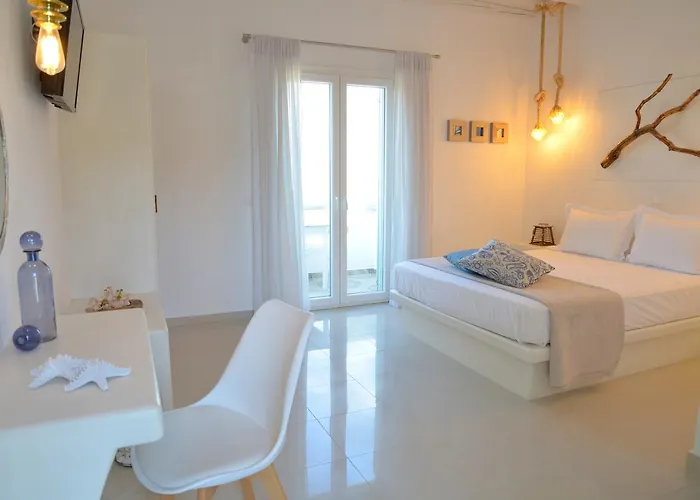 Hawk Stone Adamantas (Milos)