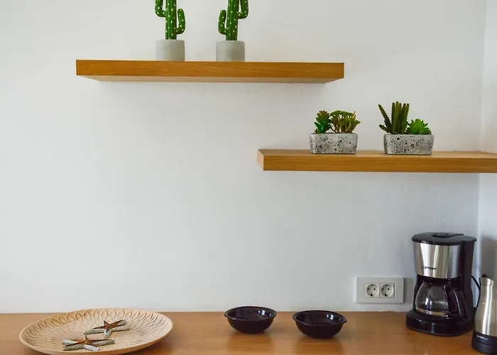 Hawk Stone Adamantas (Milos)