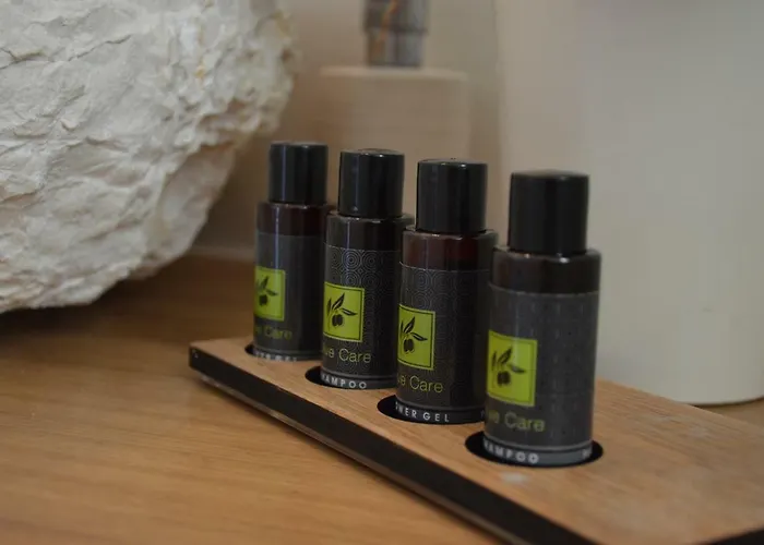 Hawk Stone Adamantas (Milos)