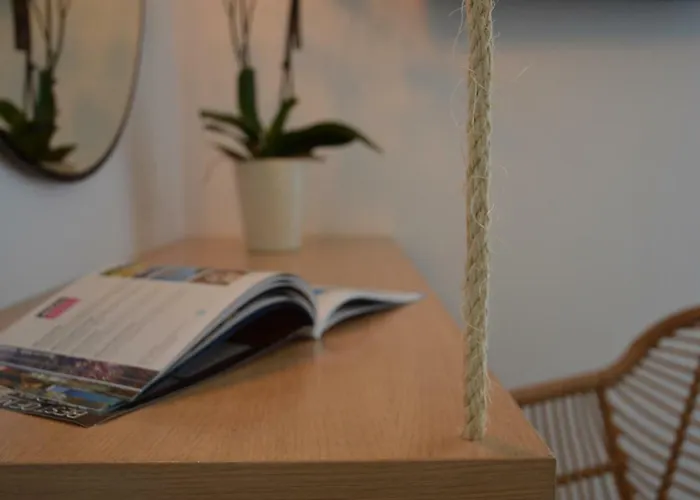 Hawk Stone Adamantas (Milos)